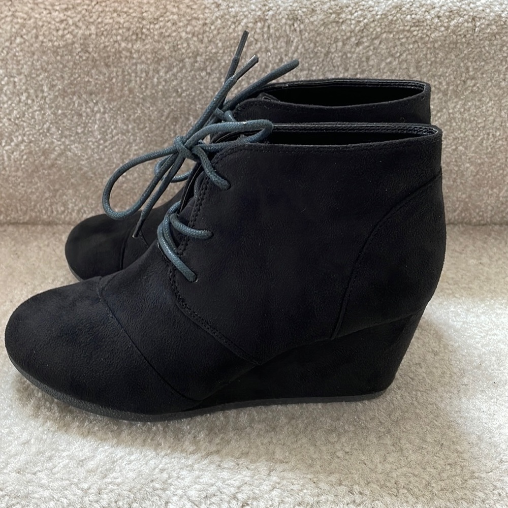 Brand new dream Paris suede boots